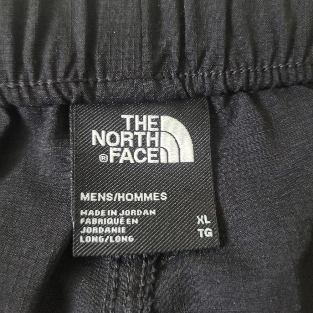 The North Face Size XL Cargo Shorts Mens Black Built-in Belt Hiking Ripstop